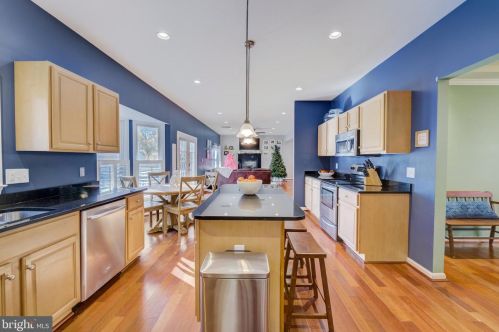 4933 Aspen St, Shady Side MD  20764-9667 exterior