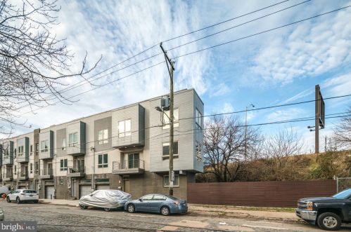 920 Front St, Philadelphia PA 19123-4304 exterior