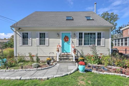 67 Treasure Rd, South Kingstown, RI 02882-2034