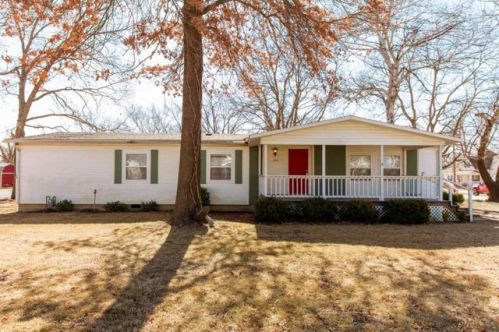 102 6th Ave, Caney, KS 67333-2110