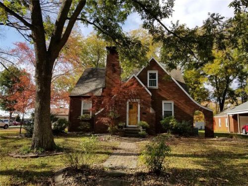 577 Grand St, Nashville, IL 62263-1021