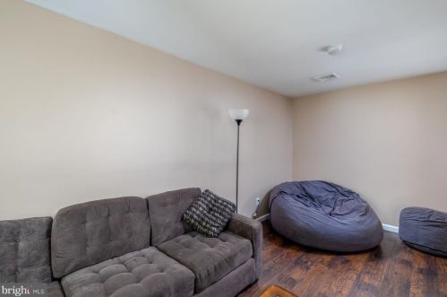 15 Delaware Ave, Trenton NJ  08628-2002 exterior