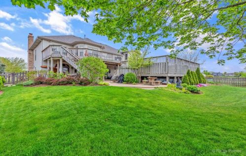 416 Prairieview Pkwy, Pingree Grove IL  60140-9626 exterior