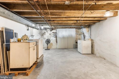 2404 9 St, Philadelphia PA 19133-0016 exterior