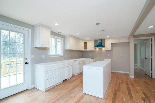 43 Hillside Dr, Ellington CT  06029-2417 exterior