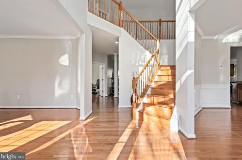 8250 Tenbrook Dr, Gainesville, VA 20155-3848