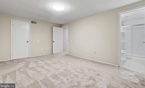 5835 Oakland Park Dr, Springfield VA  22015-2438 exterior