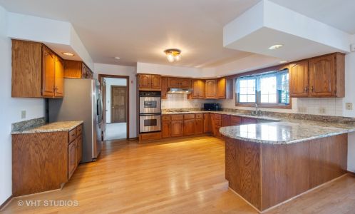 12817 Quail Ct, Palos Heights, IL 60463-2281