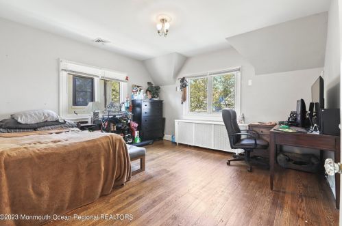 302 2nd Ave, Tinton Falls NJ  07712-6132 exterior