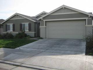 4564 Burns Ave, Fresno, CA 93725-1648