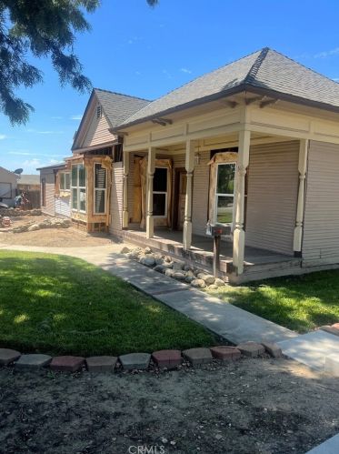 696 9th St, Upland, CA 91786-5344