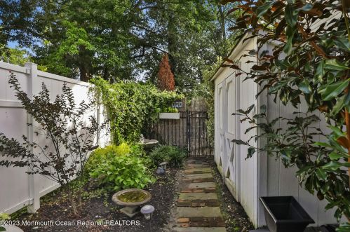 37 Walnut Ave, Tinton Falls NJ 07701-6132 exterior