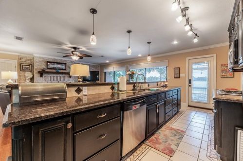 702 Timber Cv Dr, Taylor Lake Village TX 77586-4617 exterior