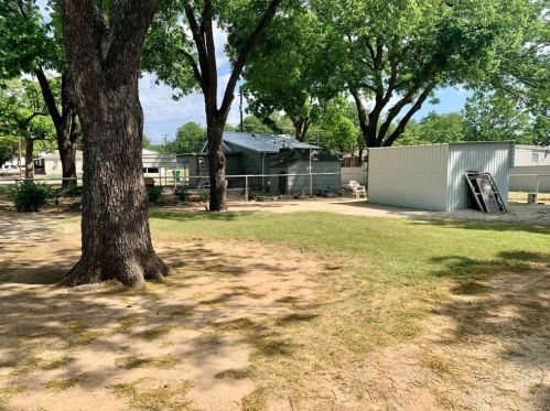 411 Pine St, Nocona TX 76255-1412 exterior