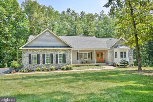 330 Skyline Dr, Fredericksburg, VA 22406-4040