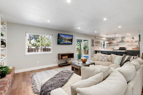 6081 Mineral Dr, Englewood CO 80112-3306 exterior