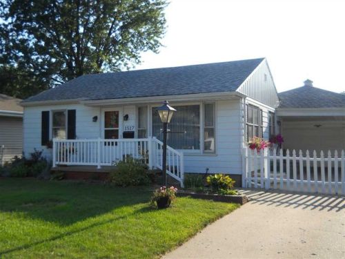 1517 Southmoor St, Pekin, IL 61554-5636
