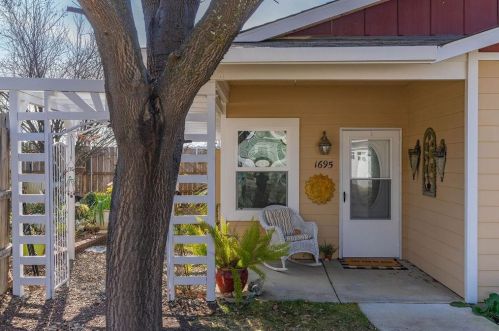 1695 Tunnel Hill Dr, Jackson, CA 95642-2604