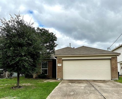 16763 Blue Jay Dr, Conroe TX  77385-7338 exterior