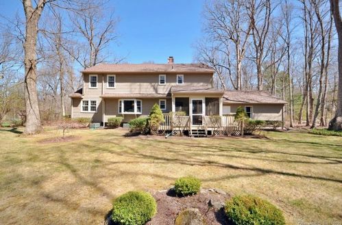 6 Crabapple Ln, Sandy Hook, CT 06482-1528