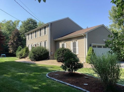 108 Wilbur Rd, Lincoln, RI 02865-4320