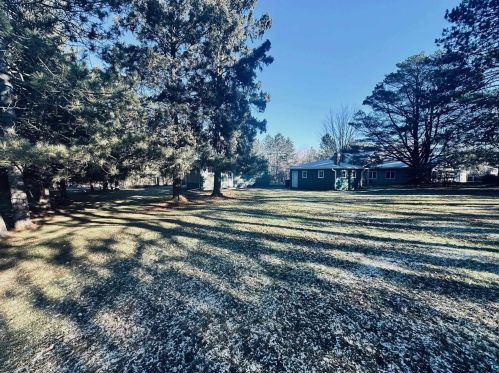 16 Riverside Rd, Esko, MN 55733-9640