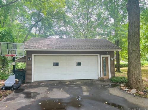 157 Ransom Hall Rd, Waterbury, CT 06716-2545