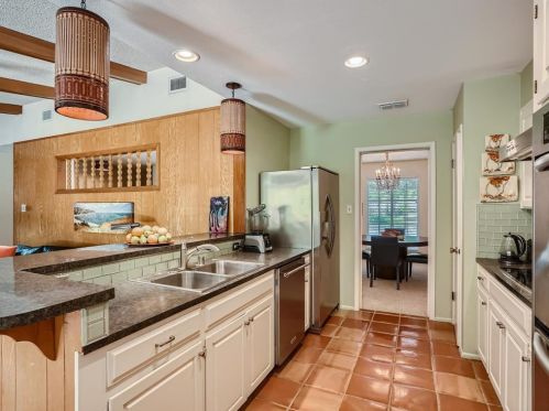 2700 Dunbarton Dr, Austin TX  78723-2235 exterior