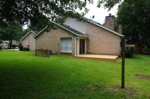 18 Dogwood Trl, Conroe TX  77304-1288 exterior