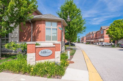 95 Northfield Ter, Wheeling, IL 60090-2935