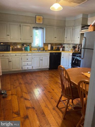 217 Walnut St, Lancaster PA  17602-2438 exterior