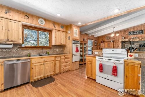 890 Fish Creek Rd, Estes Park CO 80517-5462 exterior