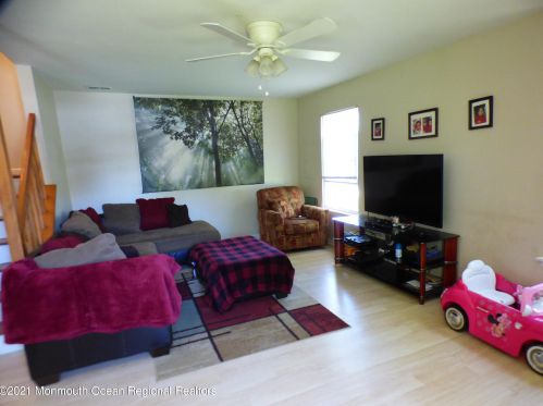 1 Alameda Ct, Tinton Falls, NJ 07724-2532