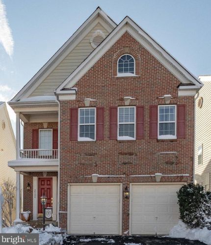 16184 Radburn St, Woodbridge, VA 22191-1471