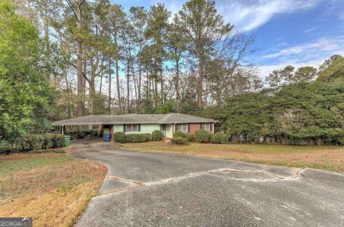 4132 Haverhill Dr, Atlanta GA  30342-3818 exterior