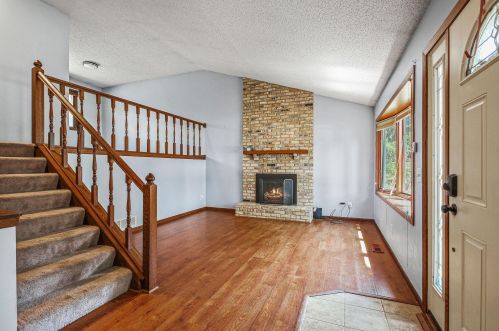 1815 Kathryn Cir, Saint Paul, MN 55122-1743