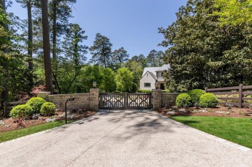 3994 Emma Ln, Atlanta GA  30342-3835 exterior