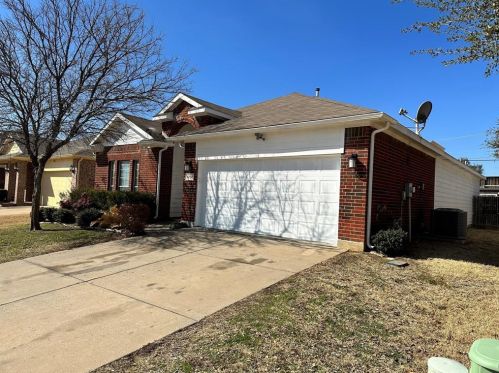 1212 Redcloud Dr, Fort Worth TX  76120-3332 exterior