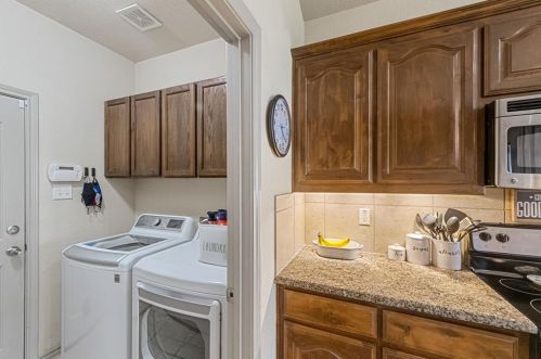 6108 Kristen Dr, Fort Worth TX  76131-1281 exterior