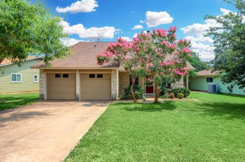 4506 Adelphi Ln, Austin TX  78727-5200 exterior