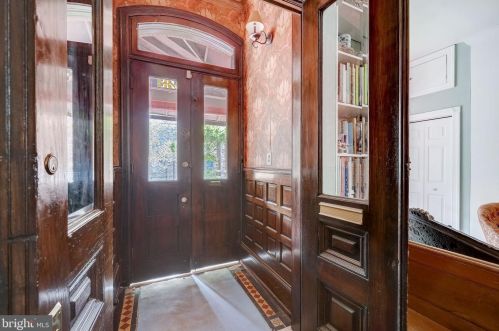 430 42 St, Philadelphia PA 19104-0044 exterior