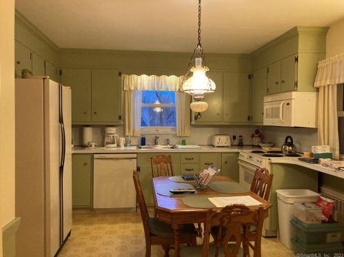 70 Spruce Dr, Torrington CT  06790-3321 exterior