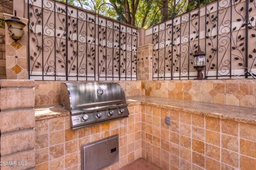 531 Granite Hl St, Simi Valley CA 93065-0608 exterior