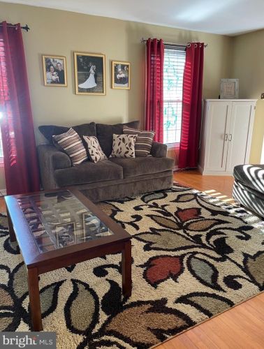 10 Fern Rd, Blenheim, NJ 08012-1811
