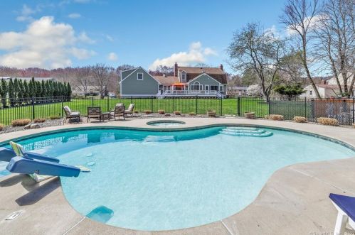 48 Old Castle Dr, Upper Stepney, CT 06468-2009