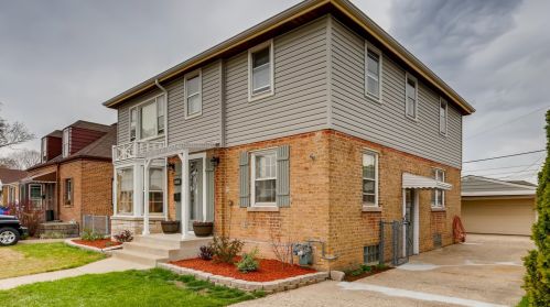 9526 Davis St, Schiller Park, IL 60131-2034
