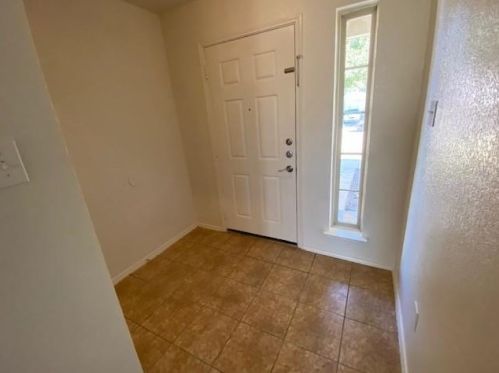 10608 Many Oaks Dr, Fort Worth, TX 76140-5441