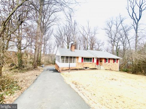 7044 Cindy Ln, Annandale, VA 22003-5917