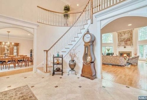 80 Dimmig Rd, Upper Saddle River, NJ 07458-2236