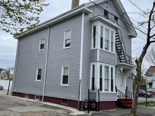 88 Ford St, Providence, RI 02907-2779